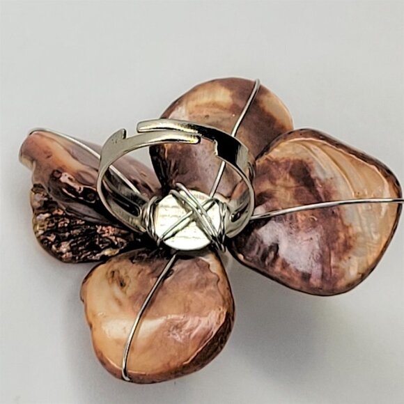 Brown Sea Shell Freshwater Pearl Bead Asymmetric Flower Adjustable Ring - Picture 12 of 13